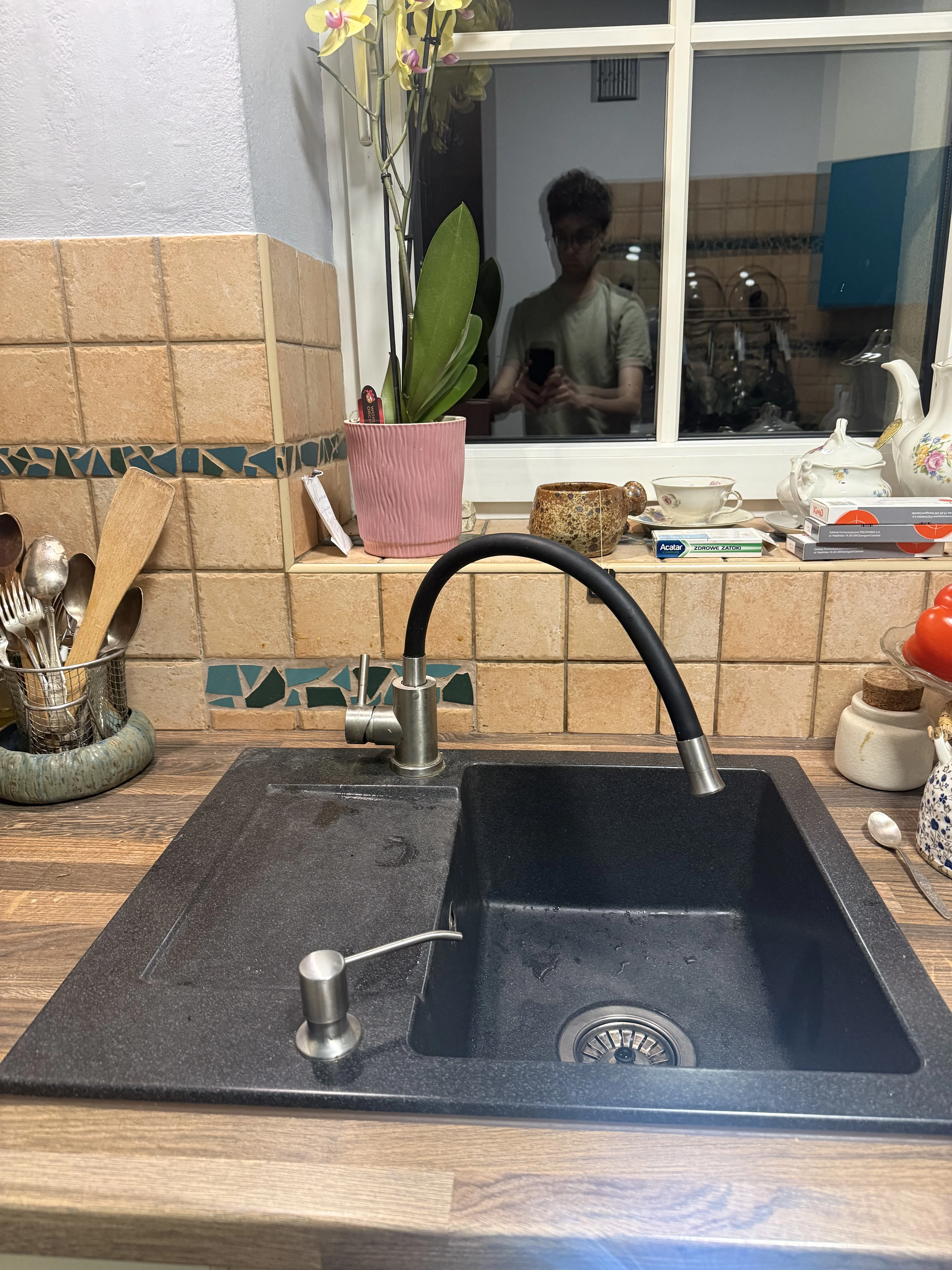 Montaż systemu filtracji Aqualine Fresh w kuchni Zdjęcie 3
