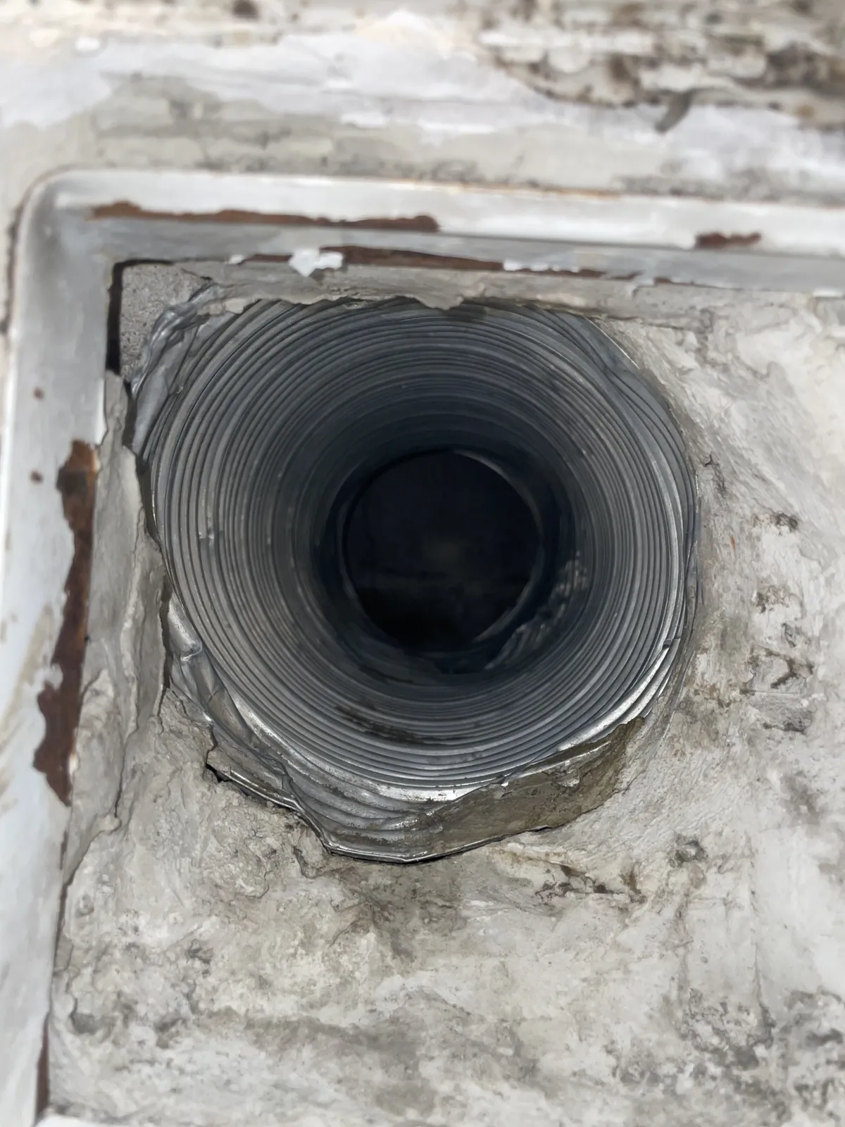 Odgrzybianie wentylacji w łazience PO